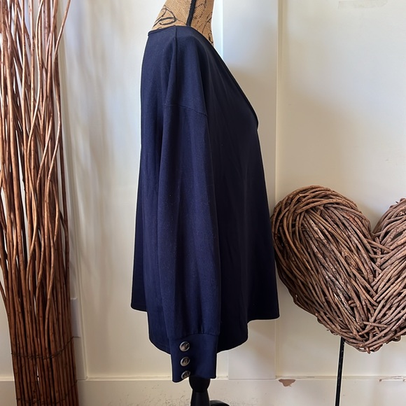 Navy V-Neck Long Sleeve Top - Picture 4 of 7